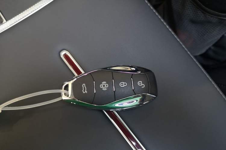 Used Hongqi HS3 PHEV 2025 Model 117km Jingwei Edition Vehicle Key