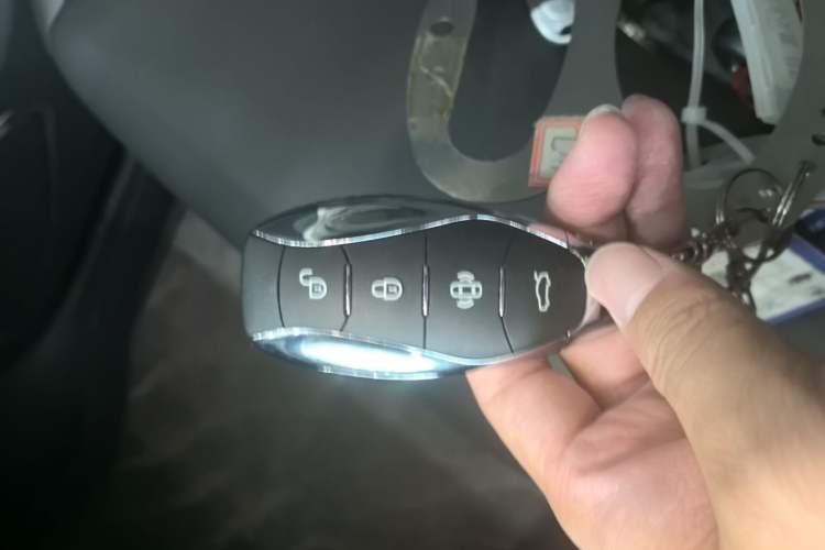 Used Hongqi HS3 PHEV 2025 Model PHEV 117km Jingwei PLUS Edition Vehicle Key