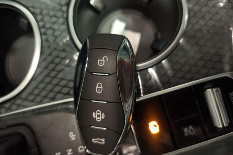 Used Hongqi HS3 PHEV 2025 Model 125km Jingwei 2 Millionth Anniversary Edition Vehicle Key