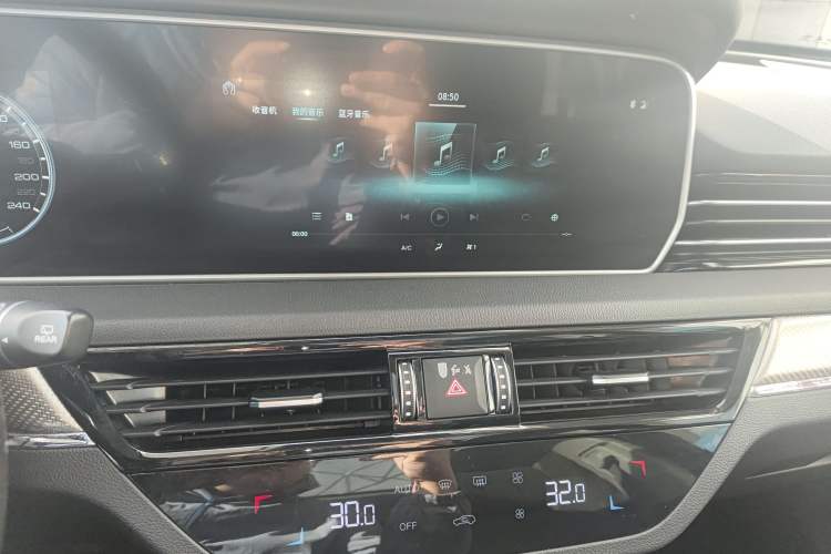 Used Hongqi HS5 2019 2.0T Smart Connect Flagship All-Wheel-Drive Version Audio And AC Panel