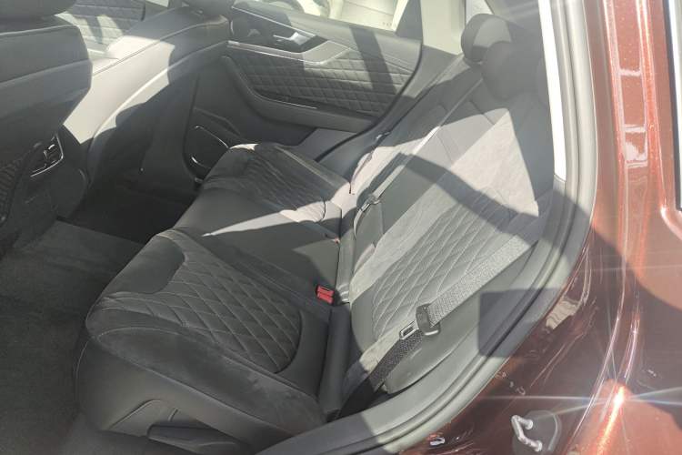 Used Hongqi HS5 2019 2.0T Smart Connect Flagship All-Wheel-Drive Version Left Rear Seat