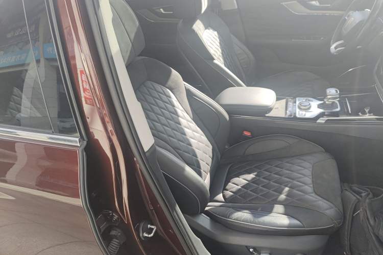 Used Hongqi HS5 2019 2.0T Smart Connect Flagship All-Wheel-Drive Version Right Front Seat