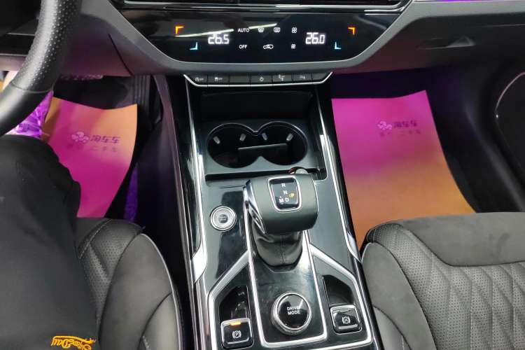 Used Hongqi HS5 2022 Facelifted Version 2.0T Smart Connect Flagship All-Wheel-Drive Edition Gear Lever