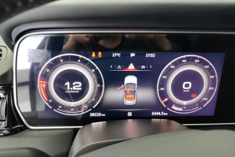 Used Hongqi HS5 2022 Facelifted Version 2.0T Smart Connect Flagship All-Wheel-Drive Edition Instrument Cluster