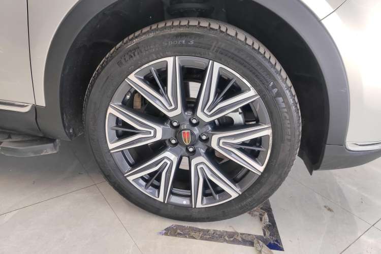 Used Hongqi HS5 2022 Facelifted Version 2.0T Smart Connect Flagship All-Wheel-Drive Edition Left Front Wheel Hub