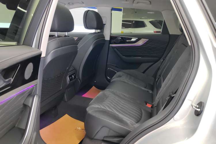Used Hongqi HS5 2022 Facelifted Version 2.0T Smart Connect Flagship All-Wheel-Drive Edition Right Rear Seat