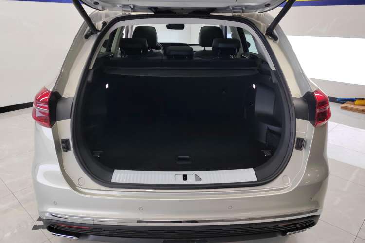 Used Hongqi HS5 2022 Facelifted Version 2.0T Smart Connect Flagship All-Wheel-Drive Edition Trunk