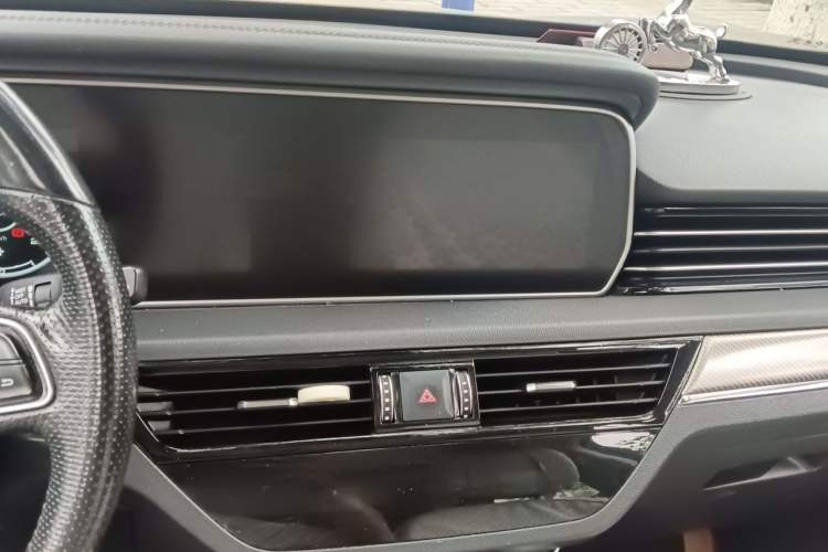 Used Hongqi HS5 2019 2.0T Smart Connect Flagship All-Wheel-Drive Version Audio And AC Panel