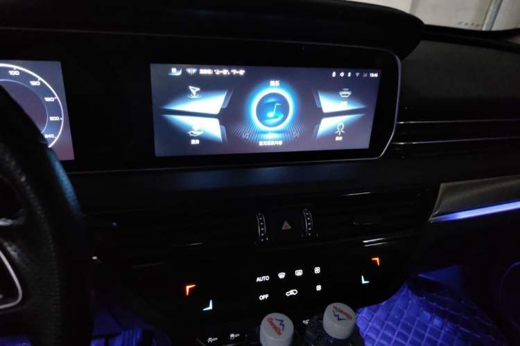 Used Hongqi HS5 2019 2.0T Smart Connect Flagship Edition Audio And AC Panel