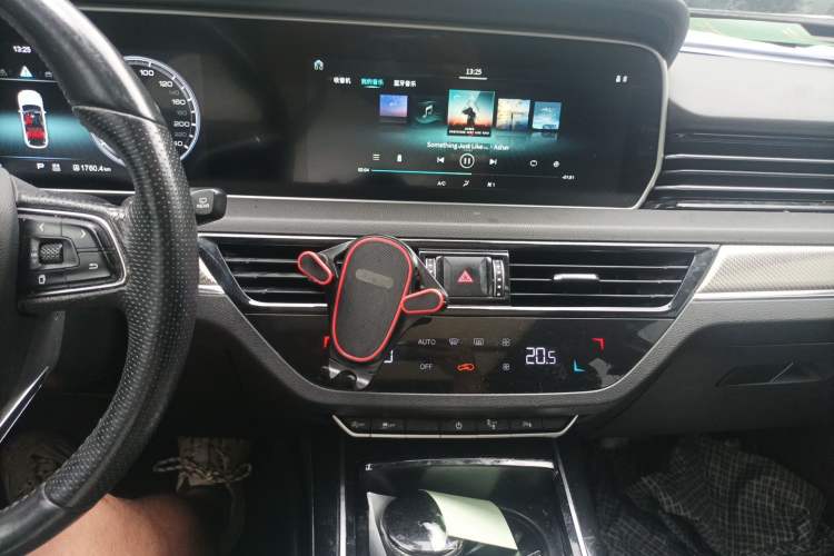 Used Hongqi HS5 2019 2.0T Smart Connect Flagship Edition Audio And AC Panel