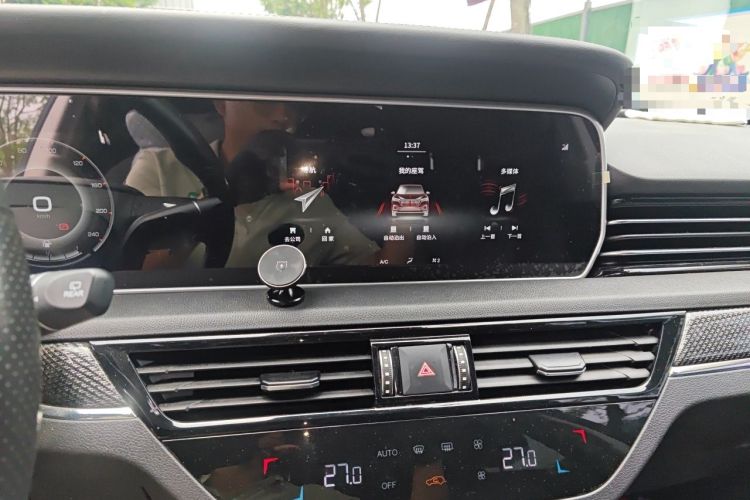 Used Hongqi HS5 2019 2.0T Smart Connect Flagship All-Wheel-Drive Version Audio And AC Panel