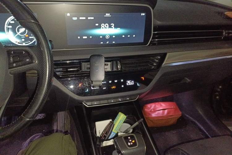 Used Hongqi HS5 2019 2.0T Smart Connect Flagship All-Wheel-Drive Version Audio And AC Panel