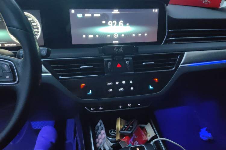 Used Hongqi HS5 2019 2.0T Smart Connect Flagship Edition Audio And AC Panel