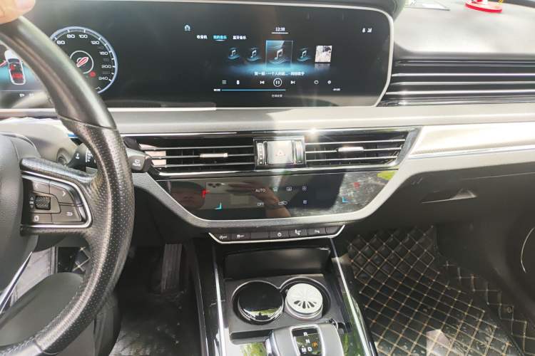Used Hongqi HS5 2019 2.0T Smart Connect Flagship All-Wheel-Drive Version Audio And AC Panel