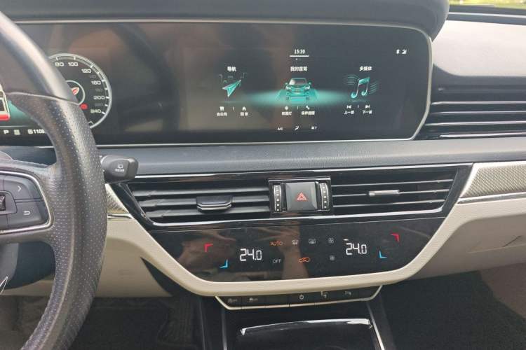 Used Hongqi HS5 2019 2.0T Smart Connect Flagship Edition Audio And AC Panel