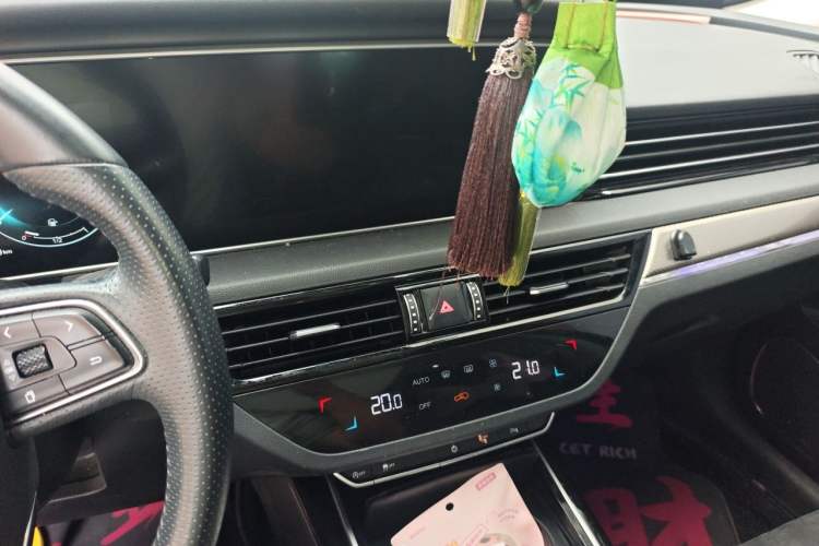 Used Hongqi HS5 2019 2.0T Smart Connect Flagship Edition Audio And AC Panel