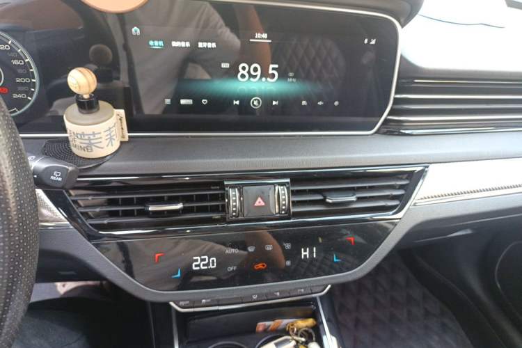 Used Hongqi HS5 2019 2.0T Smart Connect Flagship All-Wheel-Drive Version Audio And AC Panel