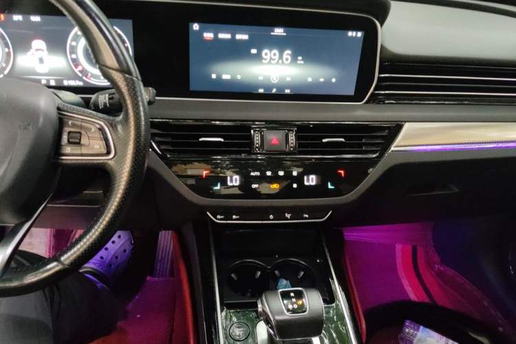 Used Hongqi HS5 2019 2.0T Smart Connect Flagship All-Wheel-Drive Version Audio And AC Panel
