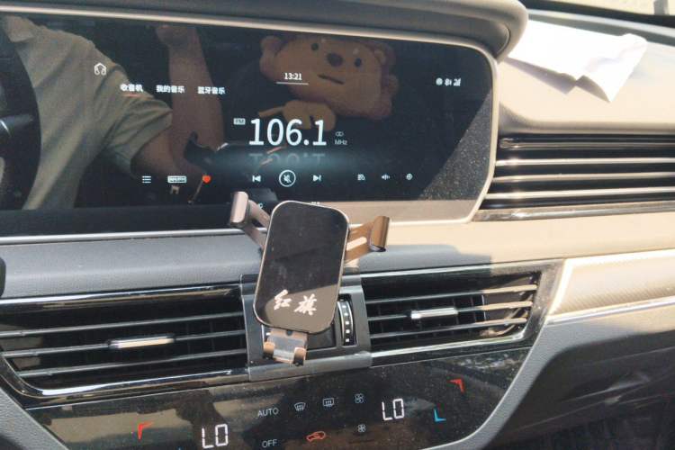 Used Hongqi HS5 2019 2.0T Smart Connect Flagship All-Wheel-Drive Version Audio And AC Panel