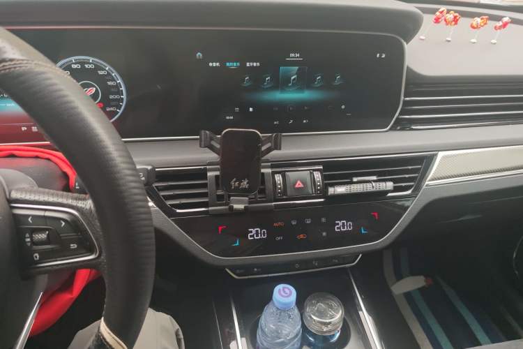 Used Hongqi HS5 2019 2.0T Smart Connect Flagship All-Wheel-Drive Version Audio And AC Panel