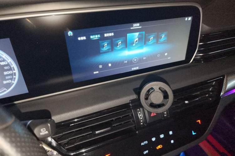 Used Hongqi HS5 2019 2.0T Smart Connect Flagship Edition Audio And AC Panel
