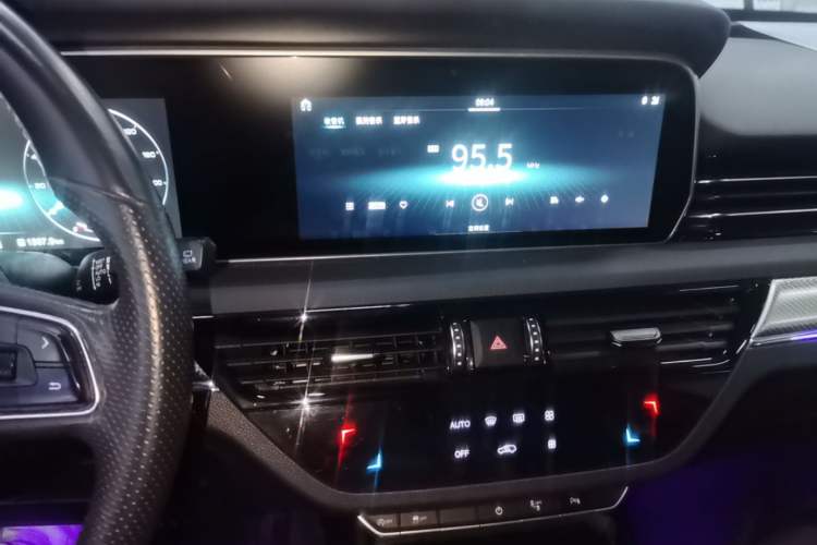 Used Hongqi HS5 2019 2.0T Smart Connect Flagship Edition Audio And AC Panel