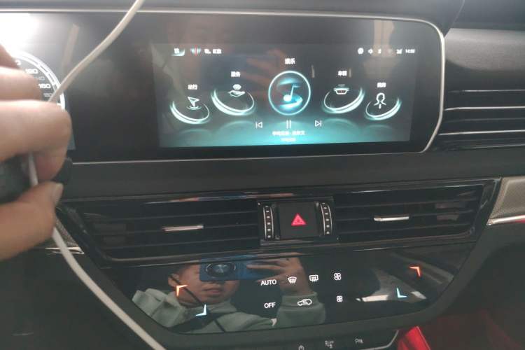 Used Hongqi HS5 2019 2.0T Smart Connect Flagship Edition Audio And AC Panel