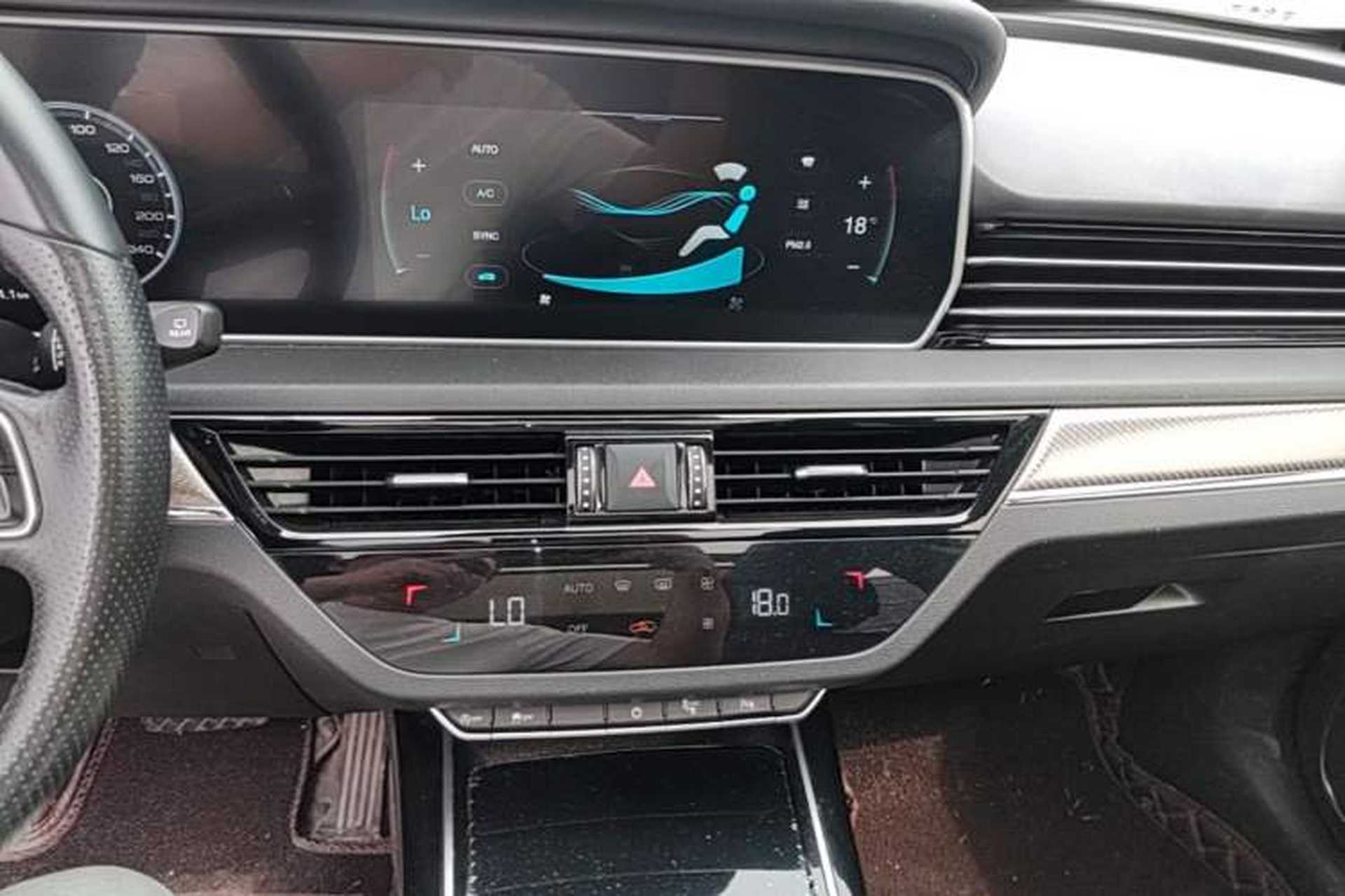 Used Hongqi HS5 2019 2.0T Smart Connect Flagship Edition Audio And AC Panel