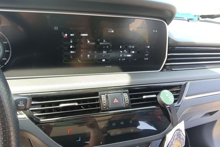 Used Hongqi HS5 2019 2.0T Smart Connect Flagship Edition Audio And AC Panel