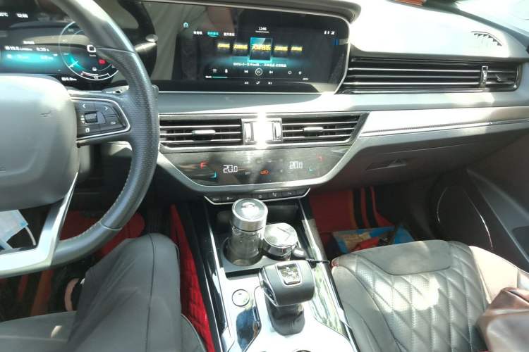 Used Hongqi HS5 2019 2.0T Smart Connect Flagship All-Wheel-Drive Version Audio And AC Panel