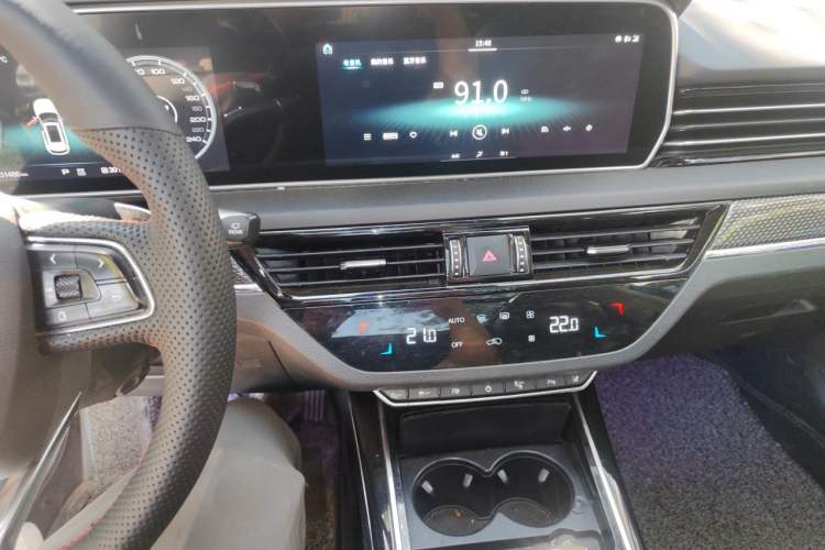 Used Hongqi HS5 2019 2.0T Smart Connect Flagship All-Wheel-Drive Version Audio And AC Panel