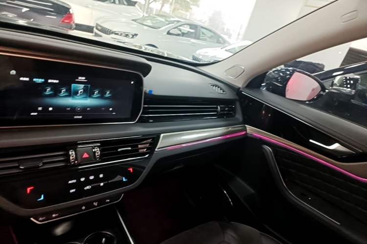 Used Hongqi HS5 2019 2.0T Smart Connect Flagship Edition Audio And AC Panel