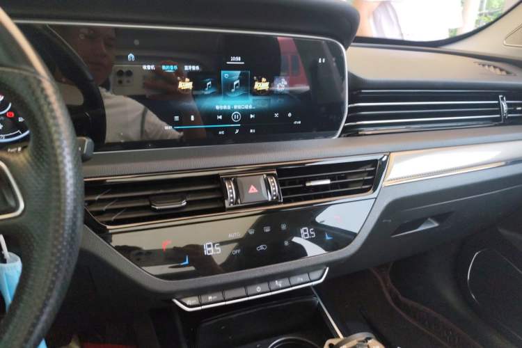 Used Hongqi HS5 2019 2.0T Smart Connect Flagship Edition Audio And AC Panel