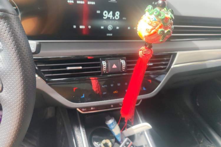 Used Hongqi HS5 2019 2.0T Smart Connect Flagship Edition Audio And AC Panel