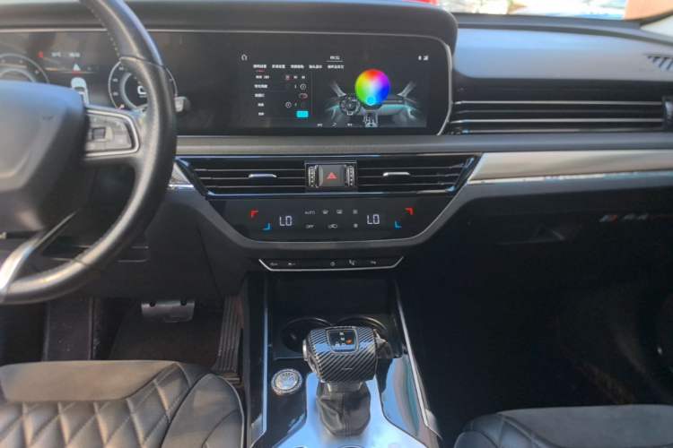 Used Hongqi HS5 2019 2.0T Smart Connect Flagship All-Wheel-Drive Version Audio And AC Panel