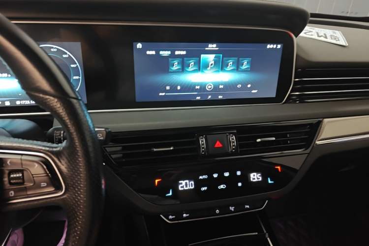 Used Hongqi HS5 2019 2.0T Smart Connect Flagship All-Wheel-Drive Version Audio And AC Panel