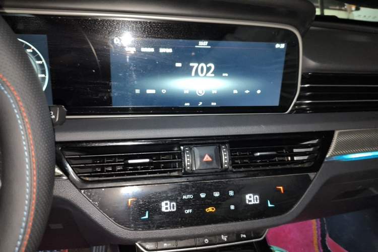 Used Hongqi HS5 2019 2.0T Smart Connect Flagship All-Wheel-Drive Version Audio And AC Panel