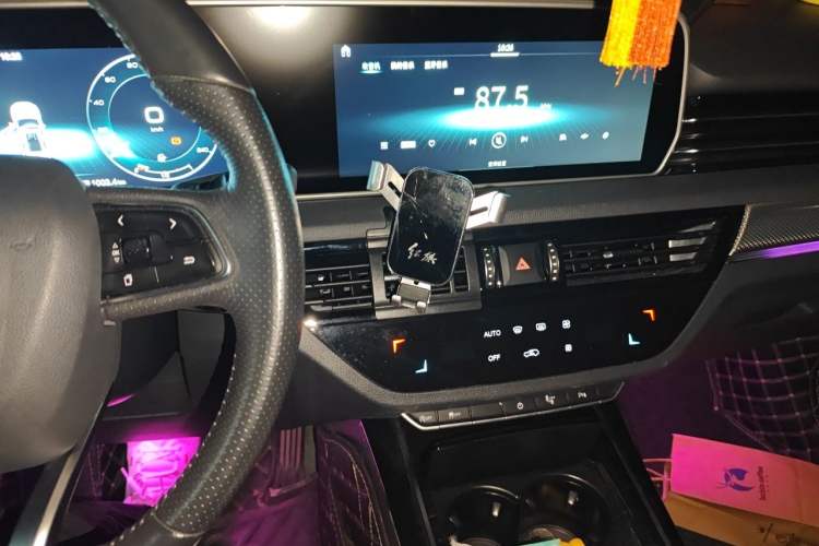 Used Hongqi HS5 2019 2.0T Smart Connect Flagship Edition Audio And AC Panel