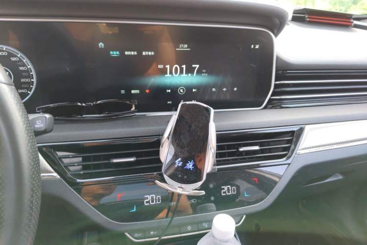 Used Hongqi HS5 2019 2.0T Smart Connect Flagship Edition Audio And AC Panel