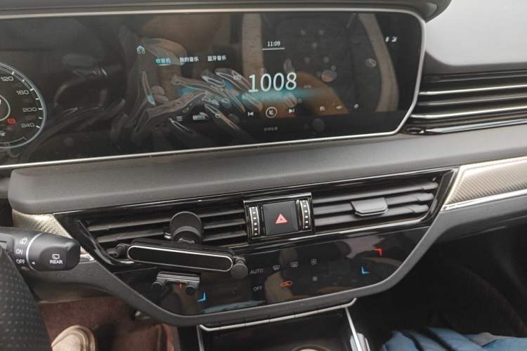 Used Hongqi HS5 2019 2.0T Smart Connect Flagship Edition Audio And AC Panel