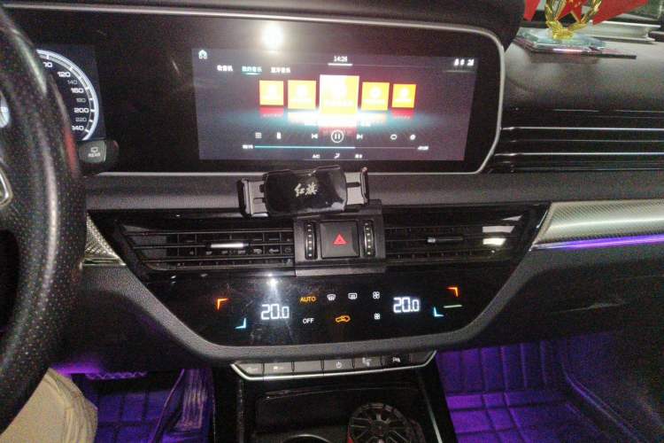 Used Hongqi HS5 2019 2.0T Smart Connect Flagship All-Wheel-Drive Version Audio And AC Panel