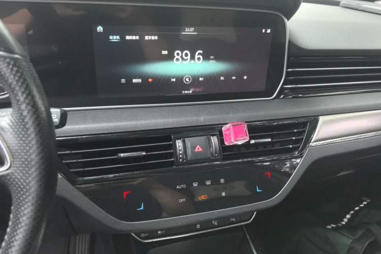 Used Hongqi HS5 2019 2.0T Smart Connect Flagship All-Wheel-Drive Version Audio And AC Panel