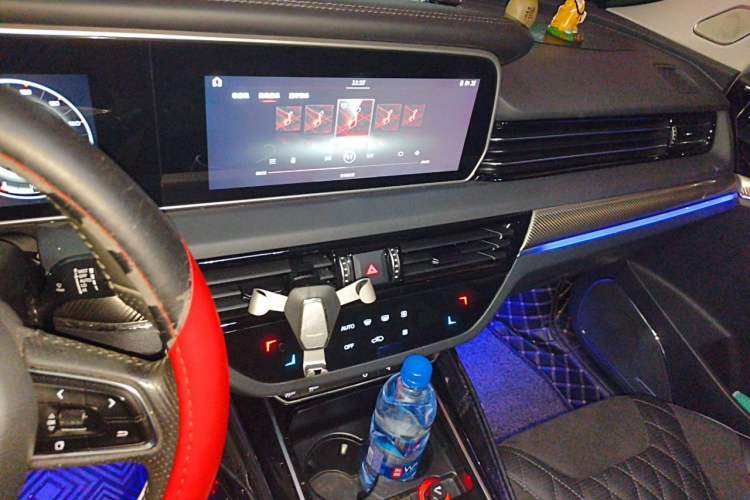 Used Hongqi HS5 2019 2.0T Smart Connect Flagship Edition Audio And AC Panel