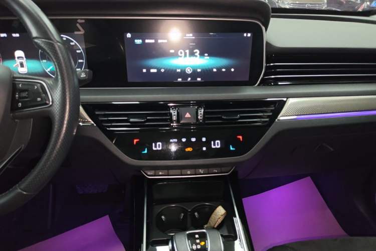 Used Hongqi HS5 2019 2.0T Smart Connect Flagship Edition Audio And AC Panel