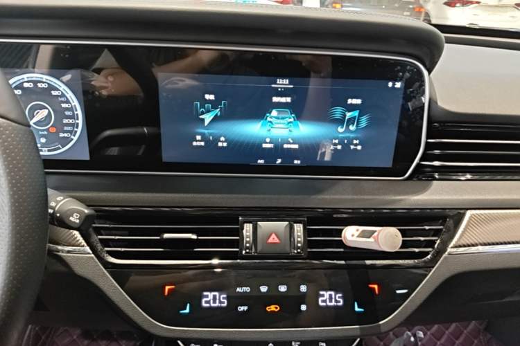 Used Hongqi HS5 2019 2.0T Smart Connect Flagship Edition Audio And AC Panel