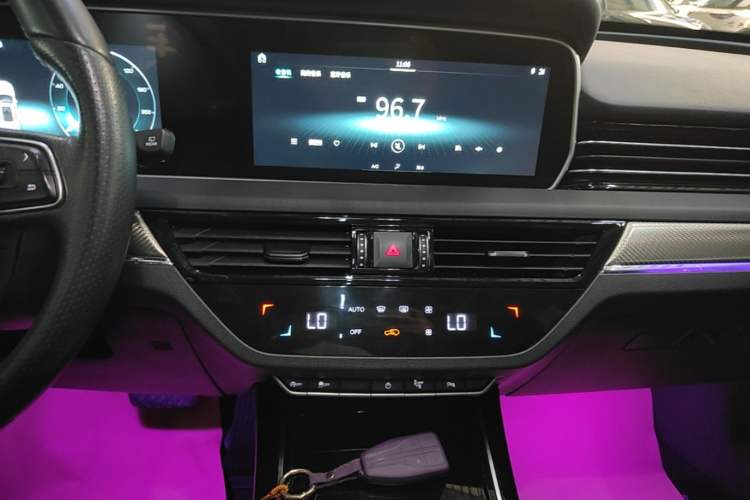 Used Hongqi HS5 2019 2.0T Smart Connect Flagship Edition Audio And AC Panel