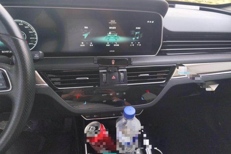 Used Hongqi HS5 2019 2.0T Smart Connect Flagship All-Wheel-Drive Version Audio And AC Panel