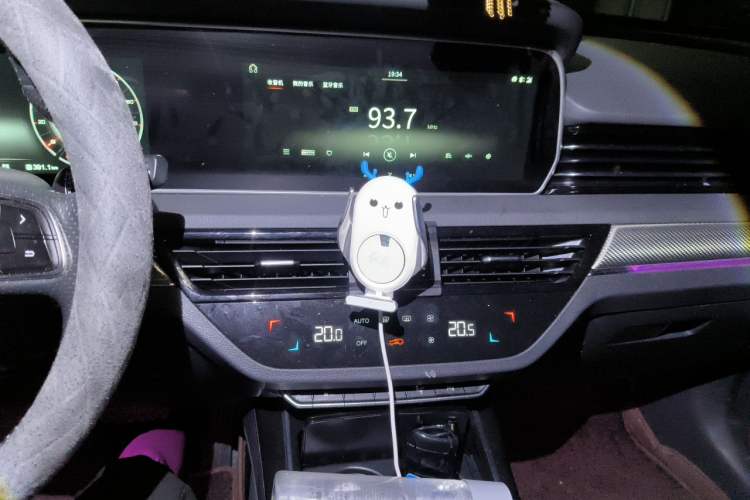 Used Hongqi HS5 2019 2.0T Smart Connect Flagship Edition Audio And AC Panel