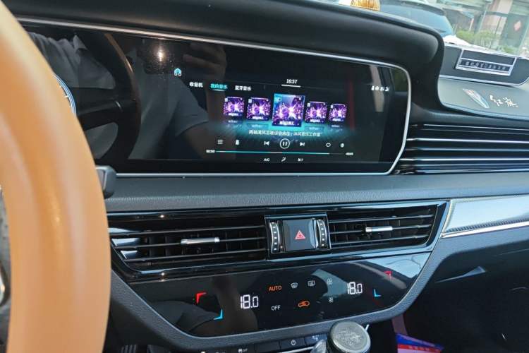 Used Hongqi HS5 2019 2.0T Smart Connect Flagship All-Wheel-Drive Version Audio And AC Panel