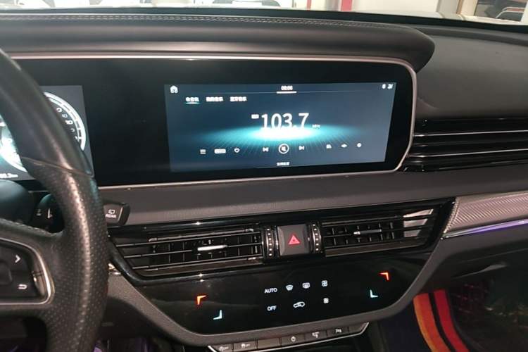 Used Hongqi HS5 2019 2.0T Smart Connect Flagship All-Wheel-Drive Version Audio And AC Panel